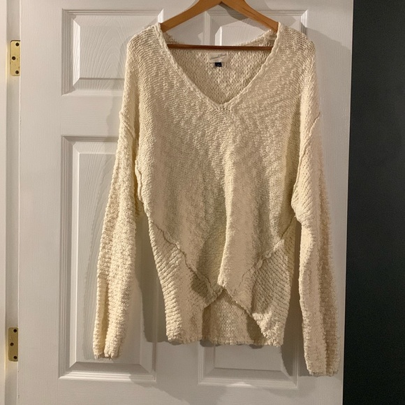 Womens universal thread cream color sweater - Picture 1 of 4